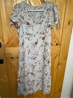 Light Gray Floral V-Neck Midi Dress with Tie Sleeves